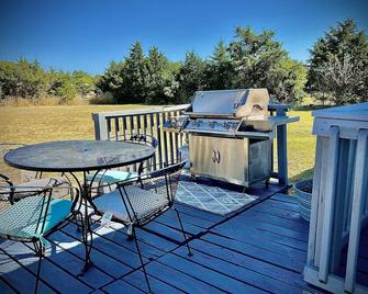 Hilltop Stargazing HouseOSU Stilly casino Golf sunsets & No dirt rds+ Big yard! - Perkins - Patio