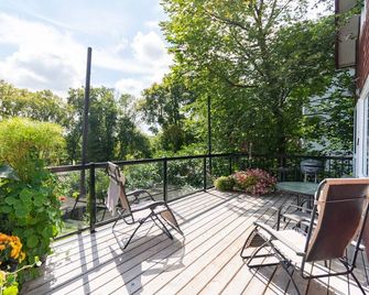 The Carriage House - your unique private getaway - Selkirk - Balcony