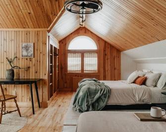Lake House, Sauna, Game Room, Kayak, Paddleboard - Cortland - Bedroom
