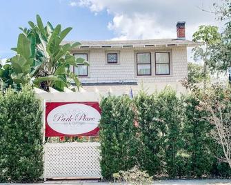 Park Place Inn and Cottages - Sanford - Edificio