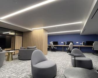 Enjoy a stylish experience at this centrally-located place in LIC - Queens - Lounge