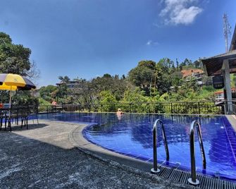 Oak Ray Ella Gap Hotel - Ella - בריכה