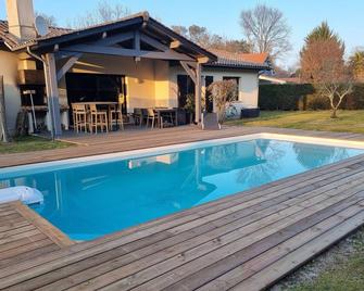 Beautiful villa with swimming pool near traditional village rated 3 stars - Mézos - Piscina