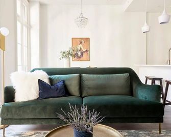 Roami at St. Charles - New Orleans - Living room