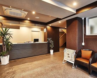 Crown Hotel Okinawa Annex - Okinawa - Front desk