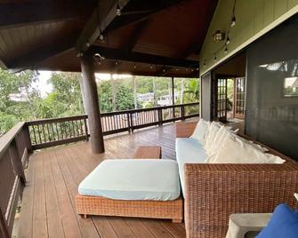 Epic Location! Short Stroll to iconic beaches to surf and snorkel. - Haleiwa - Balkon