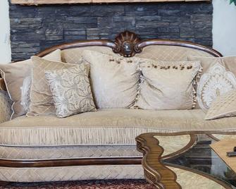 Executive Home for people with class - Sherwood Park - Living room
