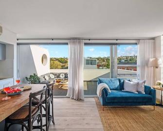 XQ Collection La Casa De Frida - Modern Studio with Balcony - Sydney - Phòng khách