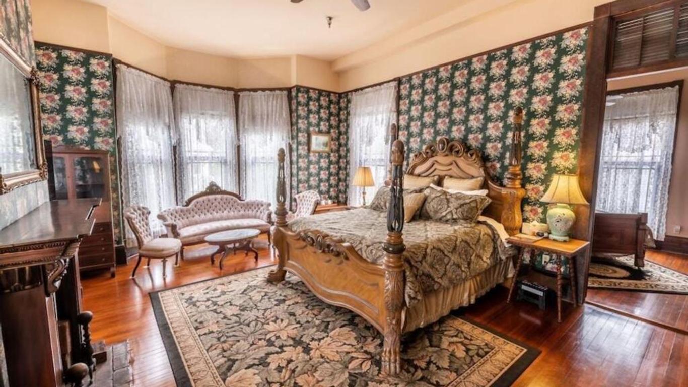 Grand Gables Inn