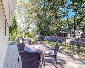 Set Sail - Oak Bluffs - Patio