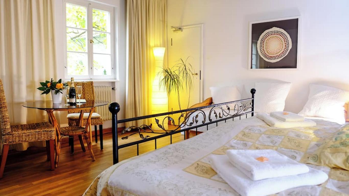 Rhein River Guesthouse - direkt am Rhein