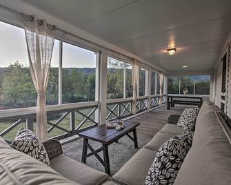 Historic Countryside Escape - Relax, Hike, & Fish! - Goshen - Balcony