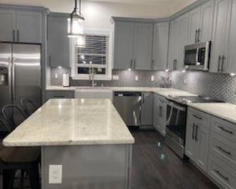 Luxury Getaway In Ac. Newly Renovated June 2021. - Atlantic City - Cocina