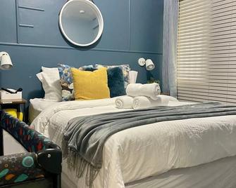 LuxstayTobago Topaz, cozy condo near beaches & airport - Crown Point - Habitación
