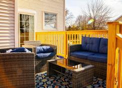 Scenic River View - Enfield - Patio