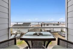 Rockaway oceanview condo,Steps to the beach & Downtown,W&D, WiFi - Rockaway Beach - Balcony