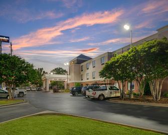 Comfort Suites Oxford I-20 exit 188 - Oxford - Gebouw