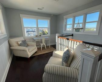 Ocean View - Family Friendly - Steps to Beach - Bald Head Island - Living room