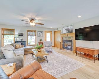 Peaceful Family Home Near Cayuga Lake State Park - Seneca Falls - Вітальня