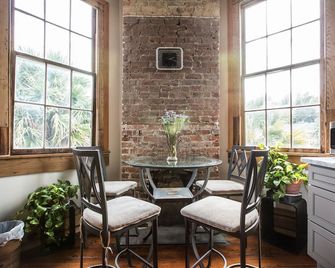 Big White House - New Orleans - Eetruimte