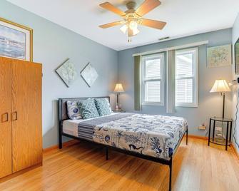 Kayak, Fish, Boat and Swim Home Near Lakeside Park! - Dowagiac - Bedroom