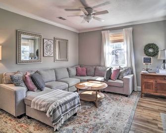 Fire Pit and Yard Charming Port Royal Home! - Port Royal - Sala de estar