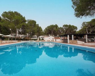 Apartamentos Club Cala Azul - Cala Llenya - Pool