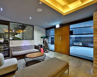 Seomyeon Hound Hotel 1st Street - Busan - Lobby