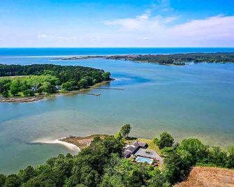 Bayfront Retreat w/ Game Room + Outdoor Pool! - Exmore - Outdoor view