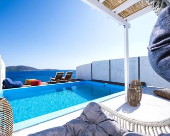 Aelia Collection Suites - Adults Friendly - Skýros