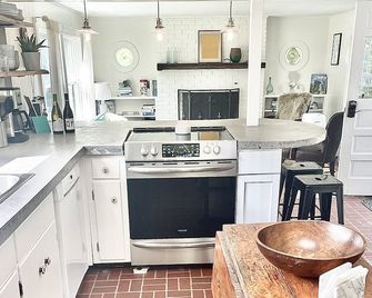Chappy cottage with private beach - Edgartown - Kitchen