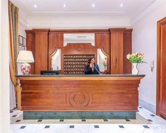 Raeli Hotel Lux - Rome - Front desk