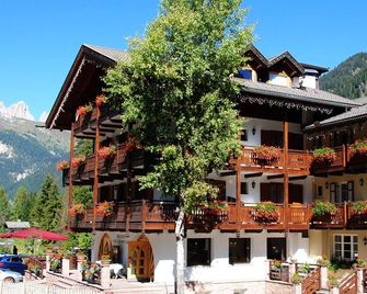 Hotel Majon Miramonti - Canazei - Building