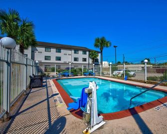 OYO Townhouse Beaumont Medical Center Area I-10 - Beaumont - Pool