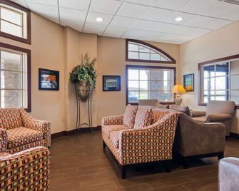 Crossroads Hotel & Event Center - Fort Dodge - Lobby