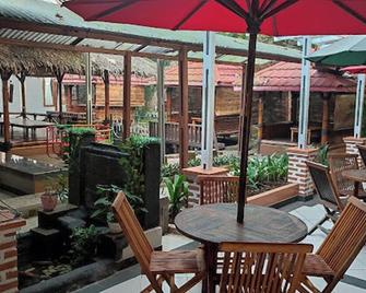 Mahayun Guest House Syariah - Tlajung - Patio