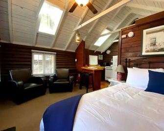Pine Grove Cottages : Cottage 5 - Studio Cottage - Pet Friendly - Lincolnville - Slaapkamer
