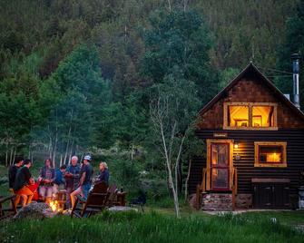 Pioneer Guest Cabins - Crested Butte - Building