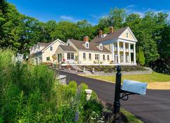 1790 Historic home on the Narramissic River in Orland Village - Orland - Edifício