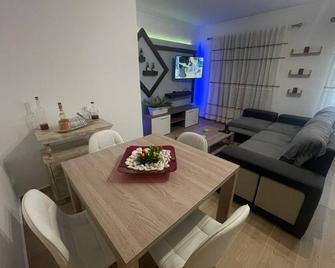 Quarto com wc no Montijo - Montijo - Sala de jantar