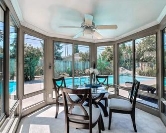 Peaceful large suit 1, 3 mins to Santana Row, No Gatherings and party - San Jose - Dining room