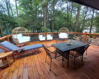 Cozy cottage - Pocono Summit - Balcony
