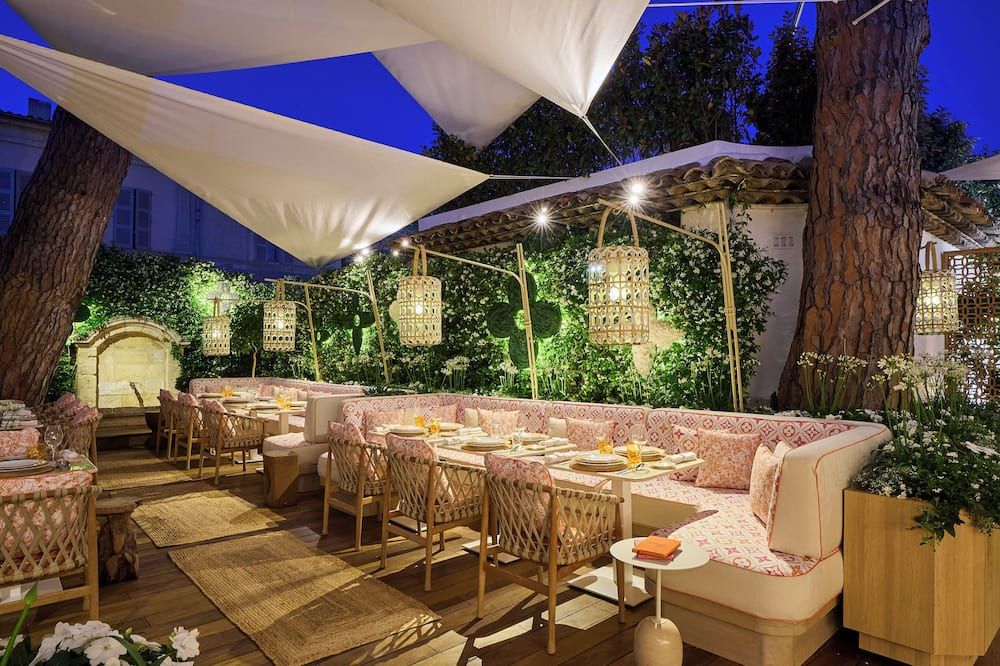 وايت 1921 سانت-تروبيز - سان-تروبيه - مطعم