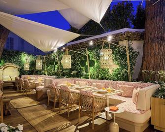 وايت 1921 سانت-تروبيز - سان-تروبيه - مطعم