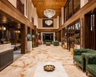 Udaan Hotel Pine Crest - Pelling - Front desk