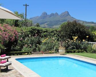 Acara Guesthouse & Cottages - Stellenbosch - Pileta
