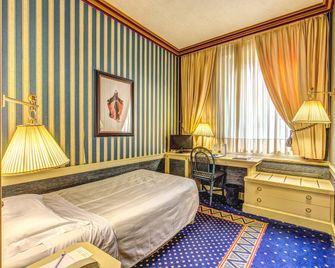 Hotel Auriga - Milan - Bedroom