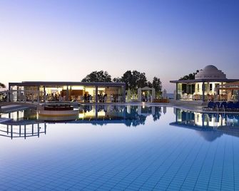 Serita Beach Hotel - Anissaras - Zwembad