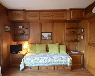 Cosy Apartment With Terrace Overlooking Dolomites - Cortina d'Ampezzo - Living room