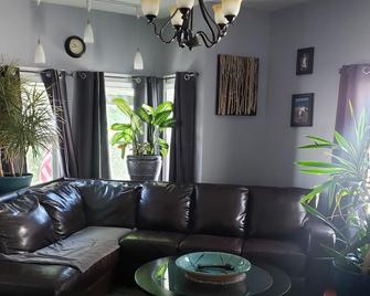Cottage setup - New Bedford - Living room
